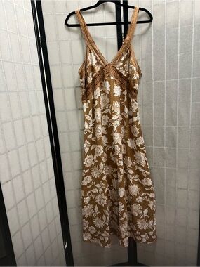 LOFT Tan and White Floral Lace-Trim Maxi Dress